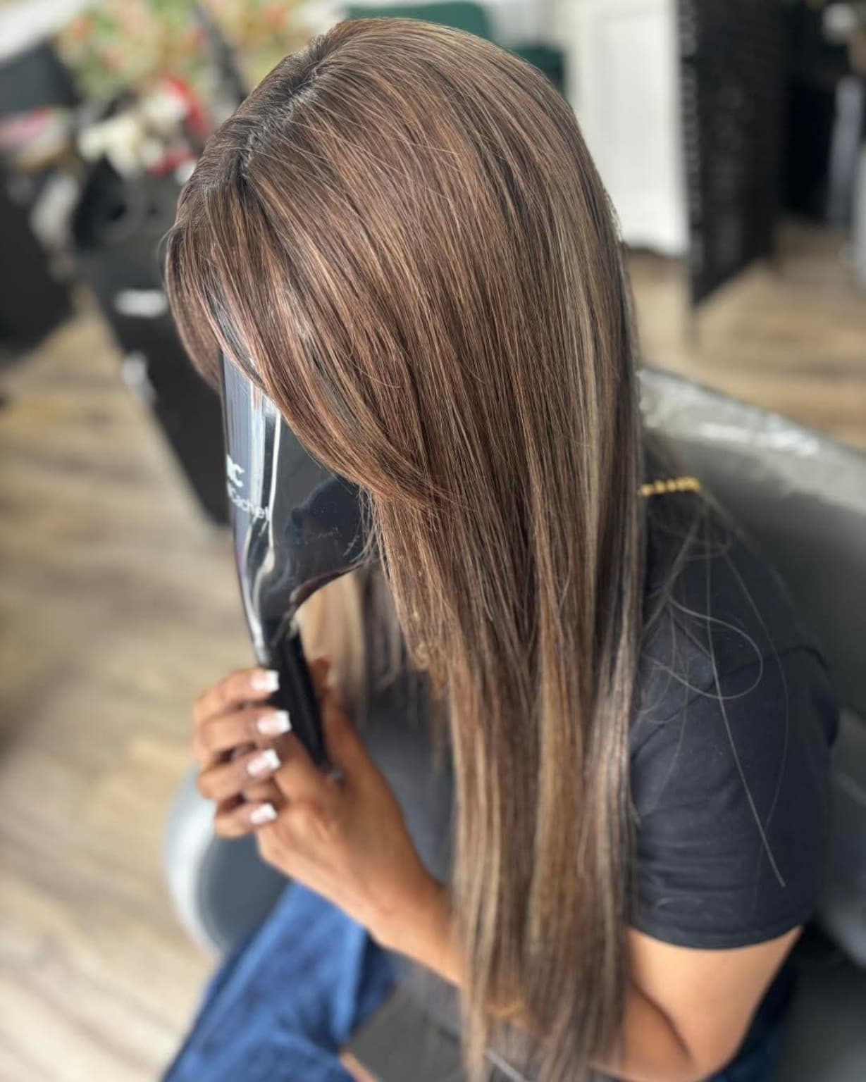 Custom coloured meshless hair system
